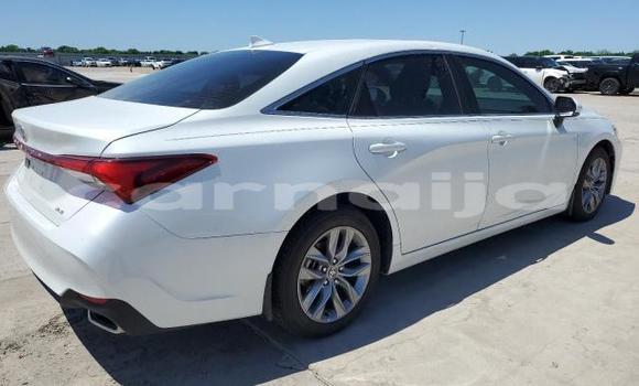 Buy New Toyota Avalon White Car in Badagry in Lagos State Buy New Toyota Avalon White Car in Badagry in Lagos State