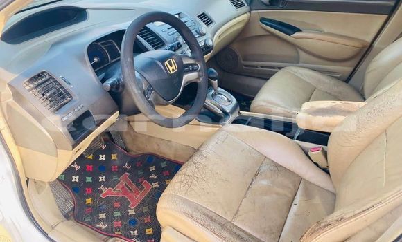 Buy Used Honda Civic White Car in Abat in Akwa Ibom State Buy Used Honda Civic White Car in Abat in Akwa Ibom State