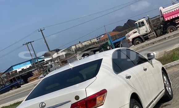 Buy Used Lexus ES 300 Red Car in Lagos in Lagos State Buy Used Lexus ES 300 Red Car in Lagos in Lagos State