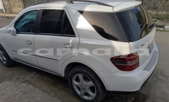 Acheter Occasion Voiture Mercedes-Benz ML–Class Blanc à Abuja, État de Lagos Acheter Occasion Voiture Mercedes-Benz ML–Class Blanc à Abuja, État de Lagos