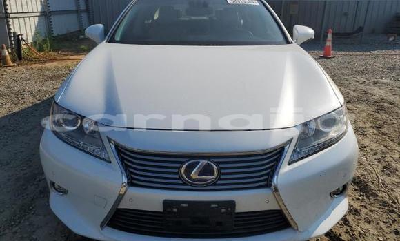 Buy New Lexus ES 300 White Car in Badagry in Lagos State