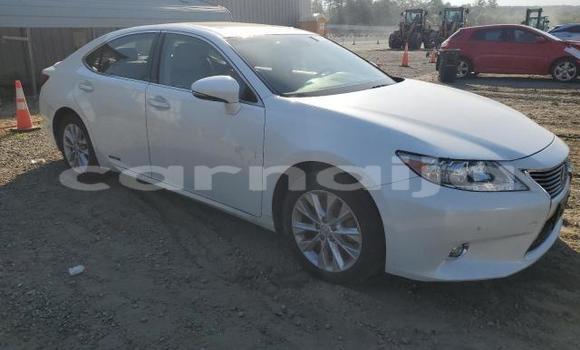 Buy New Lexus ES 300 White Car in Badagry in Lagos State Buy New Lexus ES 300 White Car in Badagry in Lagos State