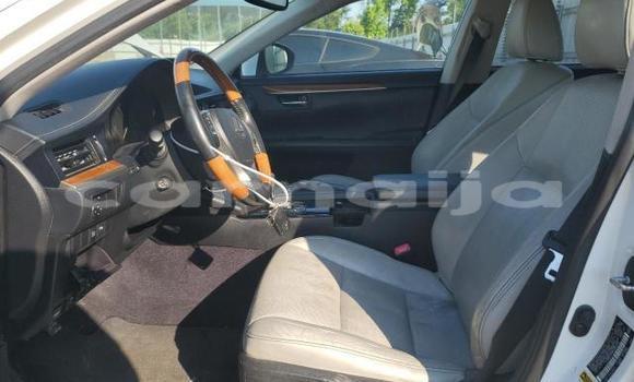 Buy New Lexus ES 300 White Car in Badagry in Lagos State Buy New Lexus ES 300 White Car in Badagry in Lagos State