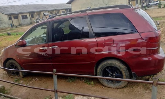 Acheter Occasion Voiture Toyota Sienna Rouge à Abuja, État de Lagos Acheter Occasion Voiture Toyota Sienna Rouge à Abuja, État de Lagos