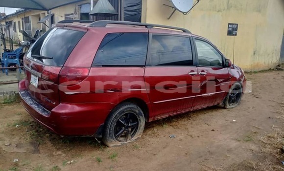 Acheter Occasion Voiture Toyota Sienna Rouge à Abuja, État de Lagos Acheter Occasion Voiture Toyota Sienna Rouge à Abuja, État de Lagos