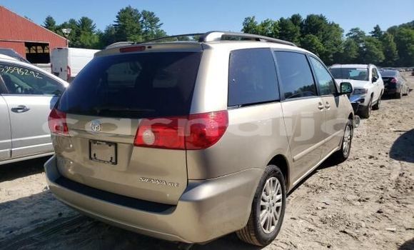 Buy New Toyota Sienna Beige Car in Badagry in Lagos State Buy New Toyota Sienna Beige Car in Badagry in Lagos State