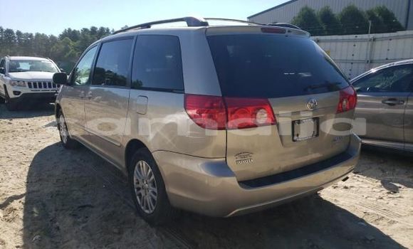 Buy New Toyota Sienna Beige Car in Badagry in Lagos State Buy New Toyota Sienna Beige Car in Badagry in Lagos State