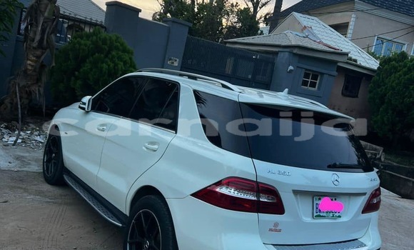 Acheter Occasion Voiture Mercedes-Benz ML–Class Blanc à Abuja, État de Lagos Acheter Occasion Voiture Mercedes-Benz ML–Class Blanc à Abuja, État de Lagos