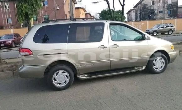 Acheter Occasion Voiture Toyota Sienna Autre à Une chauve–souris, État d'Akwa Ibom Acheter Occasion Voiture Toyota Sienna Autre à Une chauve–souris, État d'Akwa Ibom