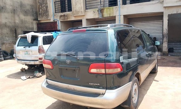 Acheter Occasion Voiture Toyota Sienna Noir à Abuja, État de Lagos Acheter Occasion Voiture Toyota Sienna Noir à Abuja, État de Lagos