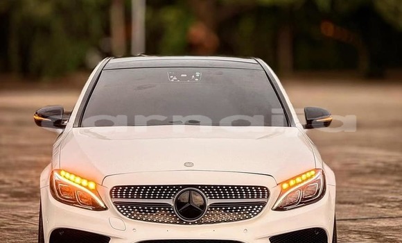 Acheter Occasion Voiture Mercedes-Benz C–Class Blanc à Abuja, État de Lagos