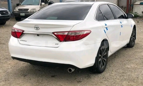 Acheter Occasion Voiture Toyota Camry Blanc à Une chauve–souris, État d'Akwa Ibom Acheter Occasion Voiture Toyota Camry Blanc à Une chauve–souris, État d'Akwa Ibom