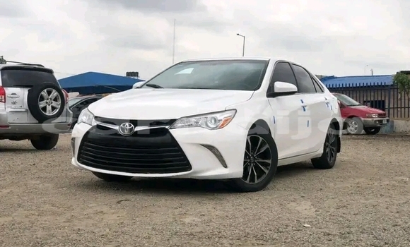 Acheter Occasion Voiture Toyota Camry Blanc à Une chauve–souris, État d'Akwa Ibom Acheter Occasion Voiture Toyota Camry Blanc à Une chauve–souris, État d'Akwa Ibom
