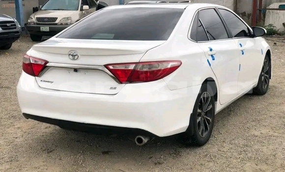 Acheter Occasion Voiture Toyota Camry Blanc à Une chauve–souris, État d'Akwa Ibom Acheter Occasion Voiture Toyota Camry Blanc à Une chauve–souris, État d'Akwa Ibom