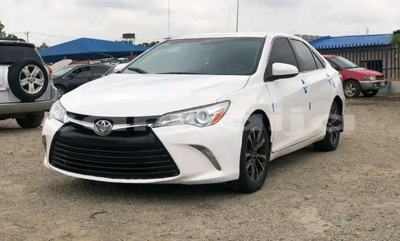 Acheter Occasion Voiture Toyota Camry Blanc à Une chauve–souris, État d'Akwa Ibom Acheter Occasion Voiture Toyota Camry Blanc à Une chauve–souris, État d'Akwa Ibom