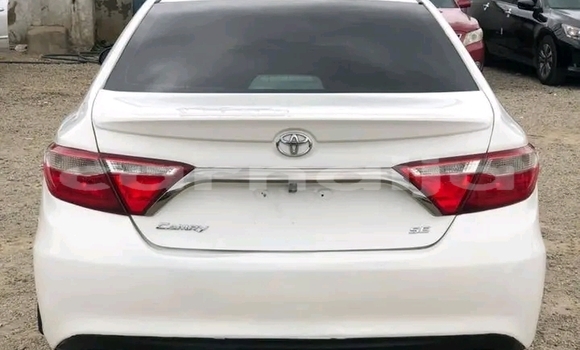 Acheter Occasion Voiture Toyota Camry Blanc à Abuja, État de Lagos Acheter Occasion Voiture Toyota Camry Blanc à Abuja, État de Lagos