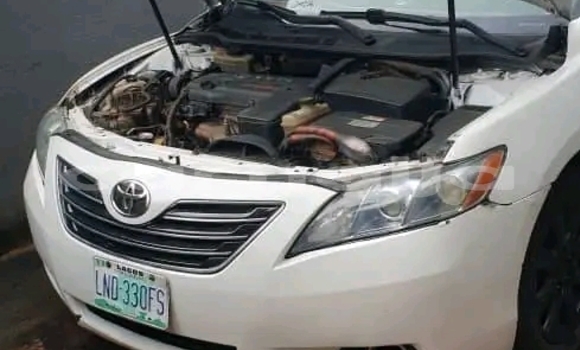 Acheter Occasion Voiture Toyota Camry Blanc à Une chauve–souris, État d'Akwa Ibom Acheter Occasion Voiture Toyota Camry Blanc à Une chauve–souris, État d'Akwa Ibom