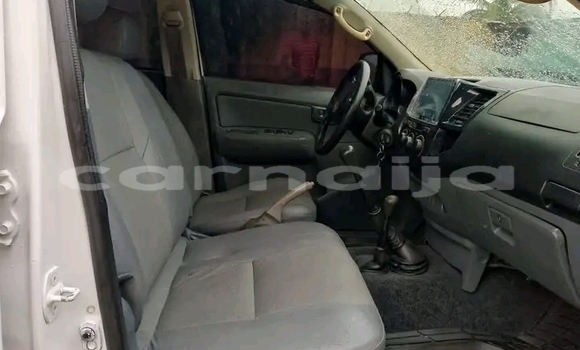 Acheter Occasion Voiture Toyota Hilux Blanc à Abuja, État de Lagos Acheter Occasion Voiture Toyota Hilux Blanc à Abuja, État de Lagos