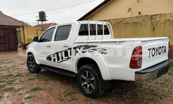 Acheter Occasion Voiture Toyota Hilux Blanc à Abuja, État de Lagos Acheter Occasion Voiture Toyota Hilux Blanc à Abuja, État de Lagos