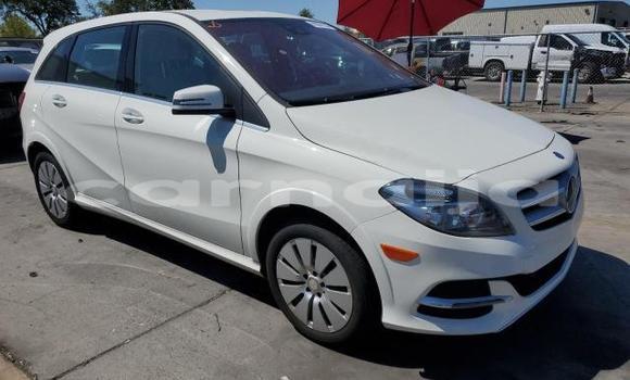 Acheter Neuf Voiture Mercedes-Benz B-klasse Blanc à Badagry, État de Lagos Acheter Neuf Voiture Mercedes-Benz B-klasse Blanc à Badagry, État de Lagos