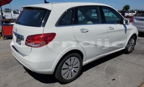 Acheter Neuf Voiture Mercedes-Benz B-klasse Blanc à Badagry, État de Lagos Acheter Neuf Voiture Mercedes-Benz B-klasse Blanc à Badagry, État de Lagos