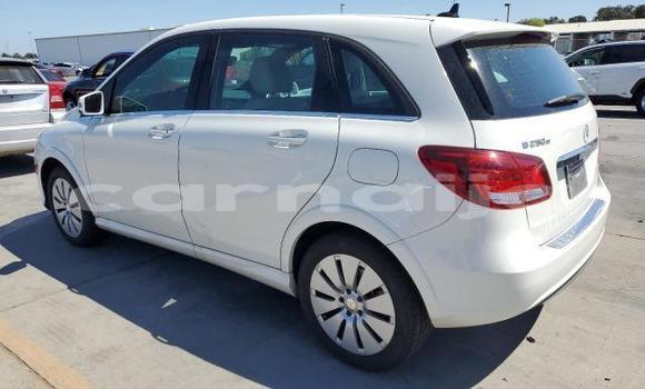 Acheter Neuf Voiture Mercedes-Benz B-klasse Blanc à Badagry, État de Lagos Acheter Neuf Voiture Mercedes-Benz B-klasse Blanc à Badagry, État de Lagos