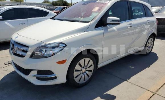 Acheter Neuf Voiture Mercedes-Benz B-klasse Blanc à Badagry, État de Lagos Acheter Neuf Voiture Mercedes-Benz B-klasse Blanc à Badagry, État de Lagos