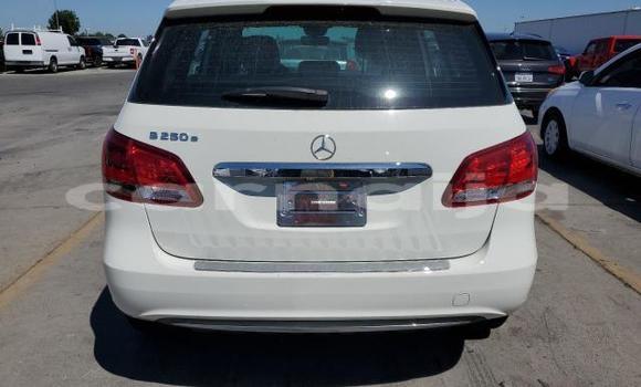 Acheter Neuf Voiture Mercedes-Benz B-klasse Blanc à Badagry, État de Lagos Acheter Neuf Voiture Mercedes-Benz B-klasse Blanc à Badagry, État de Lagos