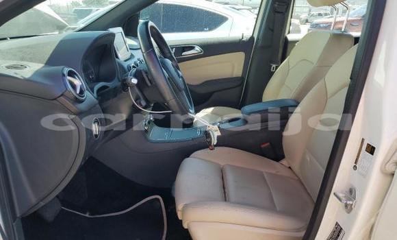 Acheter Neuf Voiture Mercedes-Benz B-klasse Blanc à Badagry, État de Lagos Acheter Neuf Voiture Mercedes-Benz B-klasse Blanc à Badagry, État de Lagos