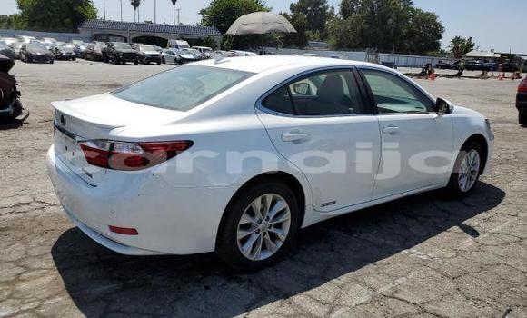 Buy New Lexus ES White Car in Badagry in Lagos State Buy New Lexus ES White Car in Badagry in Lagos State