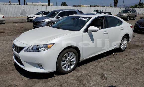 Buy New Lexus ES White Car in Badagry in Lagos State Buy New Lexus ES White Car in Badagry in Lagos State