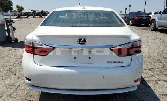 Buy New Lexus ES White Car in Badagry in Lagos State Buy New Lexus ES White Car in Badagry in Lagos State