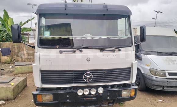 Acheter Occasion Utilitaire Mercedes‒Benz 1520 Blanc à Abuja, État de Lagos Acheter Occasion Utilitaire Mercedes‒Benz 1520 Blanc à Abuja, État de Lagos