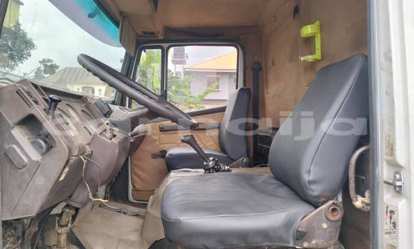 Acheter Occasion Utilitaire Mercedes‒Benz 1520 Blanc à Abuja, État de Lagos Acheter Occasion Utilitaire Mercedes‒Benz 1520 Blanc à Abuja, État de Lagos