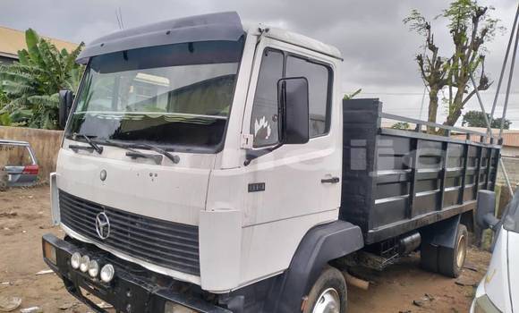 Acheter Occasion Utilitaire Mercedes‒Benz 1520 Blanc à Abuja, État de Lagos Acheter Occasion Utilitaire Mercedes‒Benz 1520 Blanc à Abuja, État de Lagos