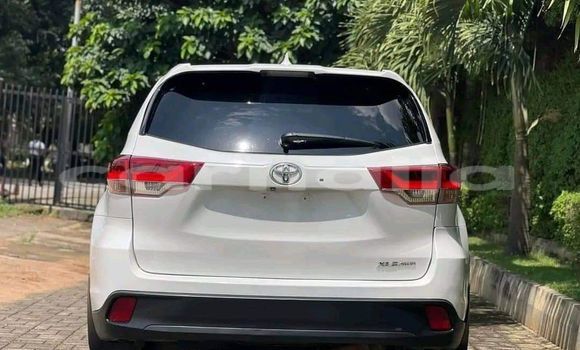Buy Used Toyota Highlander White Car in Abuja in Lagos State Buy Used Toyota Highlander White Car in Abuja in Lagos State