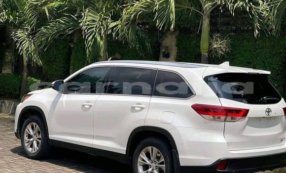 Buy Used Toyota Highlander White Car in Abuja in Lagos State Buy Used Toyota Highlander White Car in Abuja in Lagos State