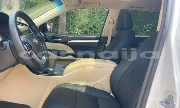 Buy Used Toyota Highlander White Car in Abuja in Lagos State Buy Used Toyota Highlander White Car in Abuja in Lagos State