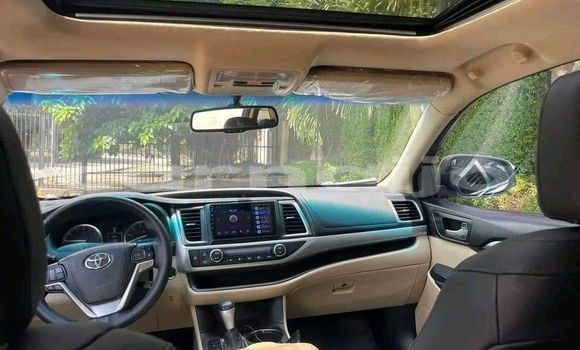 Buy Used Toyota Highlander White Car in Abuja in Lagos State Buy Used Toyota Highlander White Car in Abuja in Lagos State