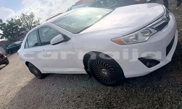 Buy Used Toyota Camry White Car in Abuja in Lagos State Buy Used Toyota Camry White Car in Abuja in Lagos State
