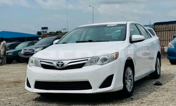 Acheter Occasion Voiture Toyota Camry Blanc à Abuja, État de Lagos Acheter Occasion Voiture Toyota Camry Blanc à Abuja, État de Lagos