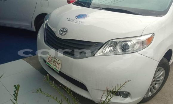 Buy Used Toyota Sienna White Car in Lagos in Lagos State