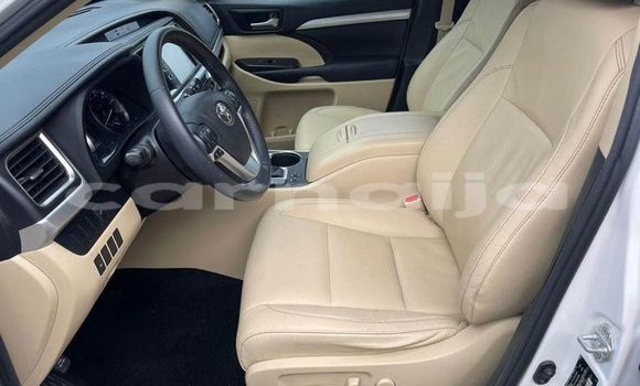 Buy Used Toyota Highlander White Car in Abuja in Lagos State Buy Used Toyota Highlander White Car in Abuja in Lagos State