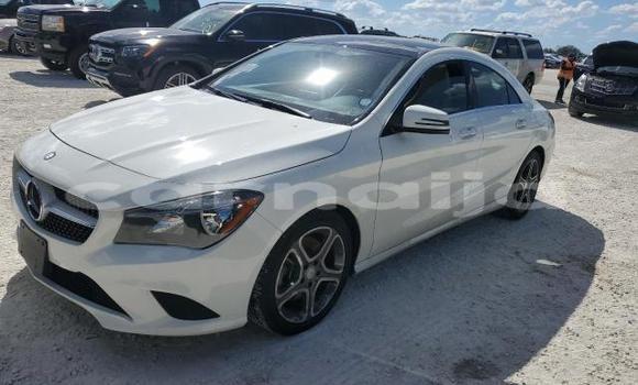 Acheter Neuf Voiture Mercedes-Benz CLA-klasse Blanc à Lagos, État de Lagos Acheter Neuf Voiture Mercedes-Benz CLA-klasse Blanc à Lagos, État de Lagos
