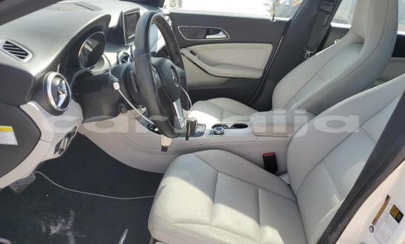 Acheter Neuf Voiture Mercedes-Benz CLA-klasse Blanc à Lagos, État de Lagos Acheter Neuf Voiture Mercedes-Benz CLA-klasse Blanc à Lagos, État de Lagos