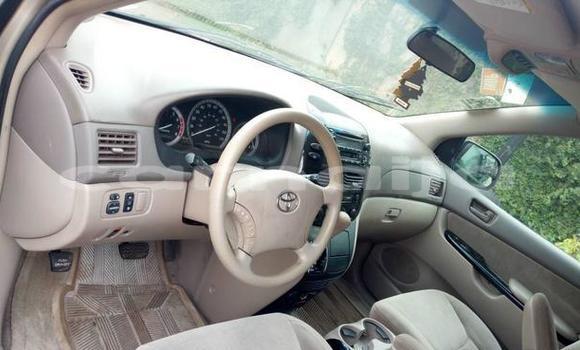 Buy Used Toyota Sienna Brown Car in Surulere in Lagos State