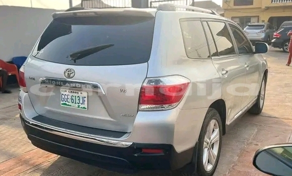 Buy Used Toyota Highlander White Car in Abuja in Lagos State Buy Used Toyota Highlander White Car in Abuja in Lagos State