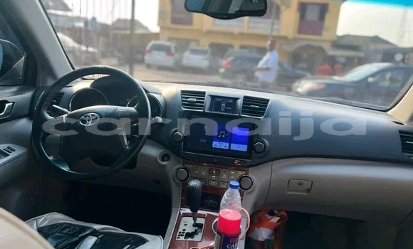 Buy Used Toyota Highlander White Car in Abuja in Lagos State Buy Used Toyota Highlander White Car in Abuja in Lagos State