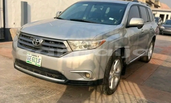 Buy Used Toyota Highlander White Car in Abuja in Lagos State Buy Used Toyota Highlander White Car in Abuja in Lagos State