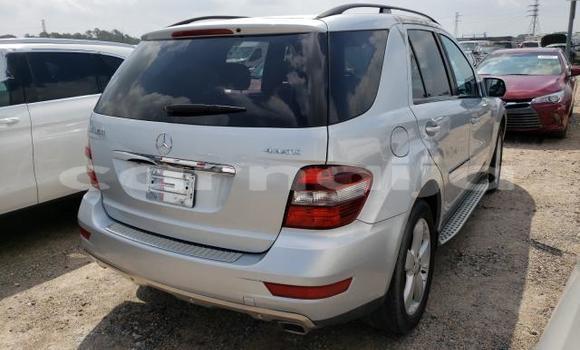 Acheter Neuf Voiture Mercedes-Benz ML–Class Gris à Lagos, État de Lagos Acheter Neuf Voiture Mercedes-Benz ML–Class Gris à Lagos, État de Lagos